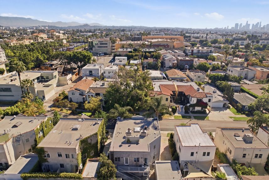 14_635_n_windsor_blvd_004