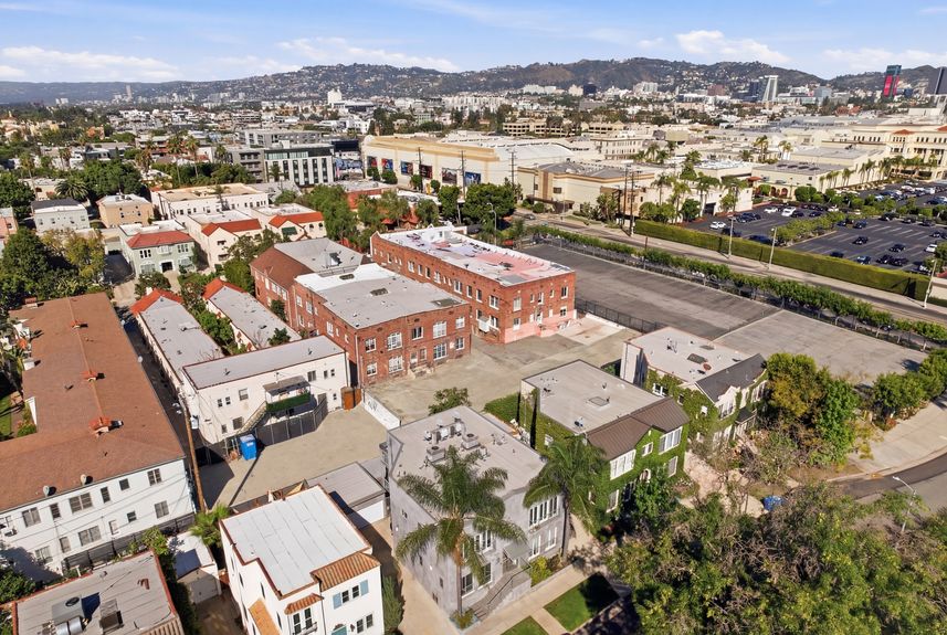 15_635_n_windsor_blvd_005