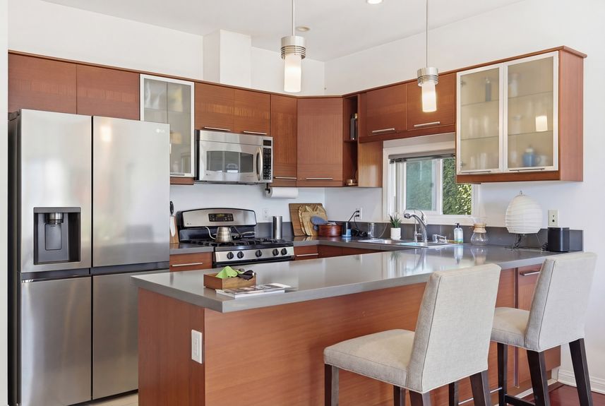 5_635_n_windsor_blvd_012