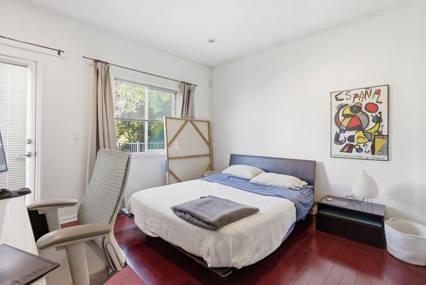 8_635_n_windsor_blvd_010