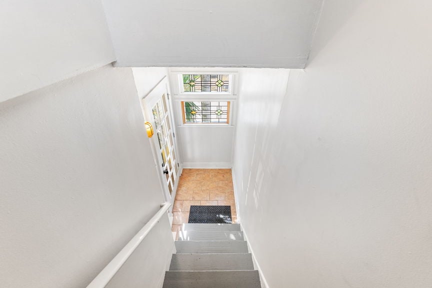 10-web-or-mls-6 Gabriel Street-10