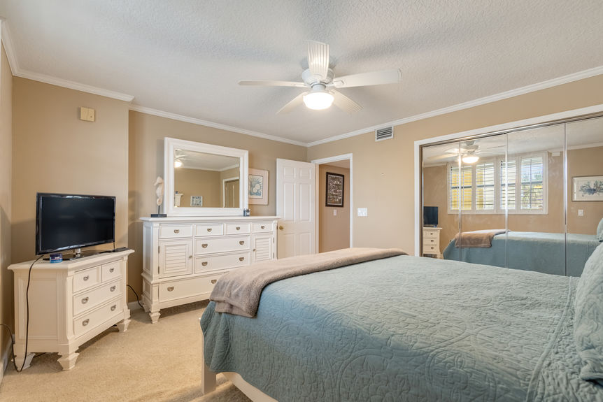 Guest Bedrooms – Comfortable and beautifully furnished guest bedrooms in a beachfront condo at Sand Dollar Community.