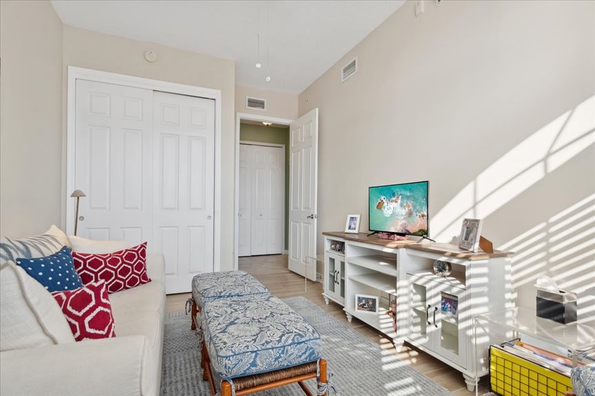 Versatile guest bedroom in a St. Augustine condo, ideal for guests, a home office, or creative space.