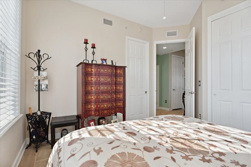 Versatile guest bedroom in a St. Augustine condo, ideal for guests, a home office, or creative space.