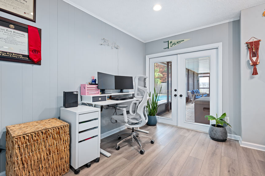Quiet Home Office with Pool Views | St. Johns County Real Estate