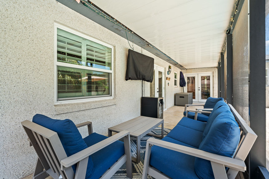 Screened Lanai Outdoor Living Space | 18 Ladyfish