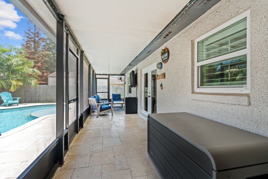 Screened Lanai Outdoor Living Space | 18 Ladyfish