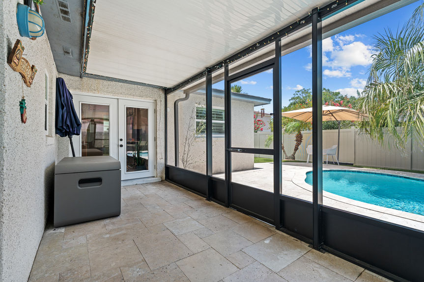 Screened Lanai Outdoor Living Space | 18 Ladyfish