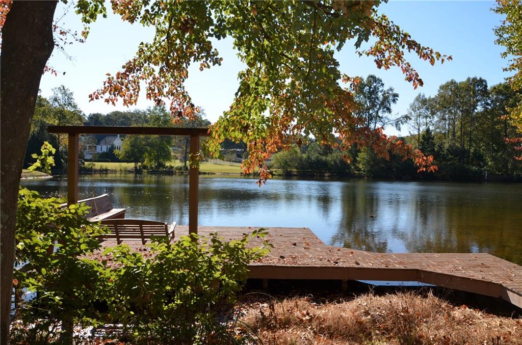 Cameron-crest-shared-community-lake