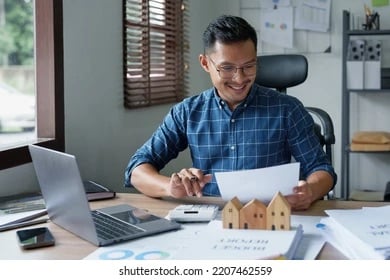 entrepreneurs-business-owners-accountants-real-260nw-2207462559