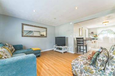 07_3_Lewis_Farm_Rd_Dedham_MA_02026_USA-Living_room-PVM03327