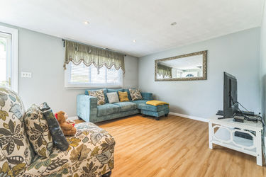 08_3_Lewis_Farm_Rd_Dedham_MA_02026_USA-Living_room-PVM03330