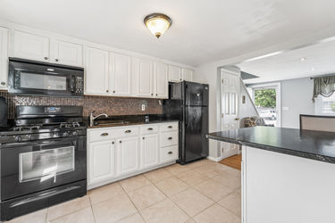 11_3_Lewis_Farm_Rd_Dedham_MA_02026_USA-Kitchen-PVM03320