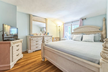 13_3_Lewis_Farm_Rd_Dedham_MA_02026_USA-Bedroom-PVM03348