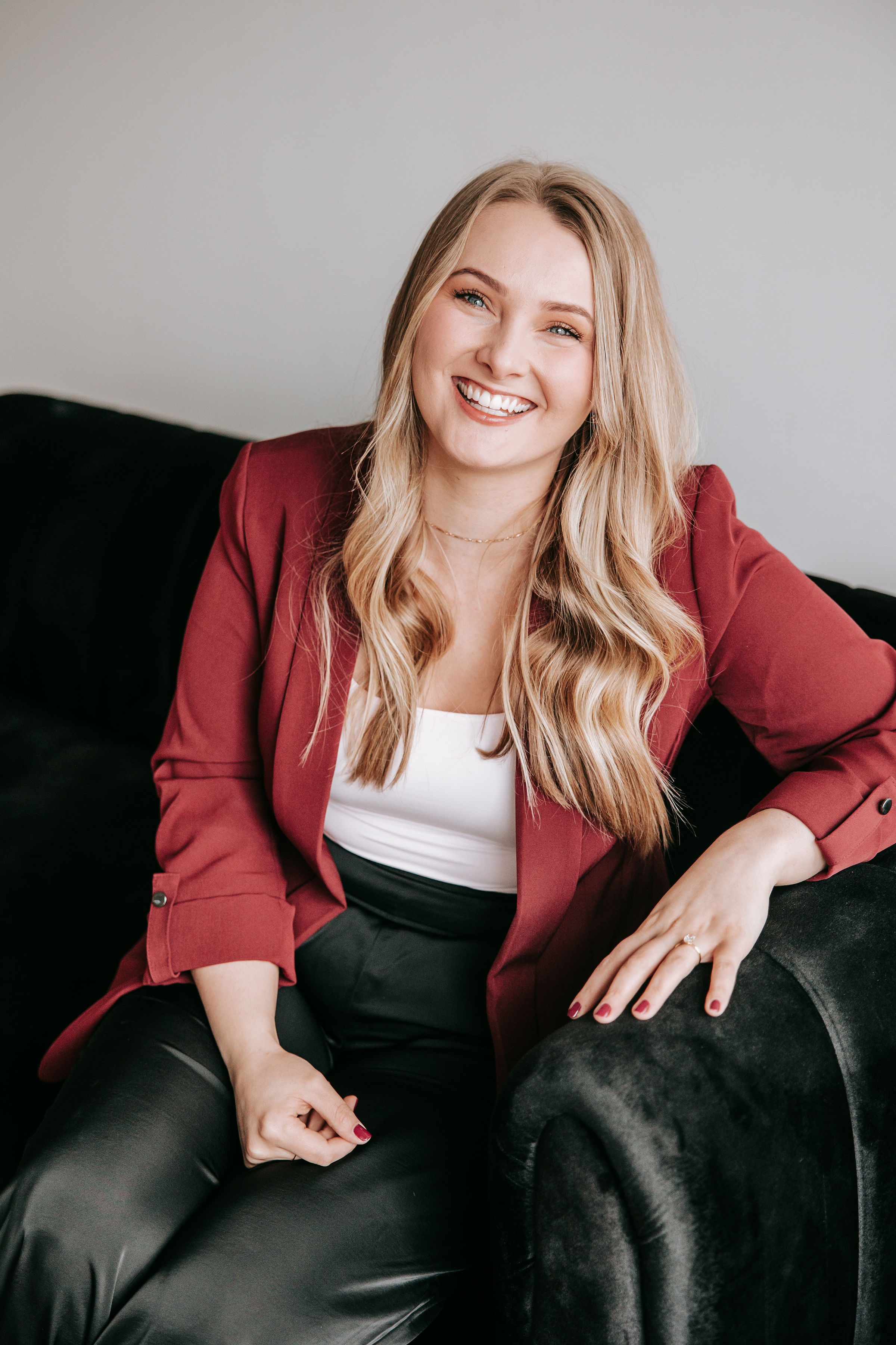 ashley-headshot-sneaks4