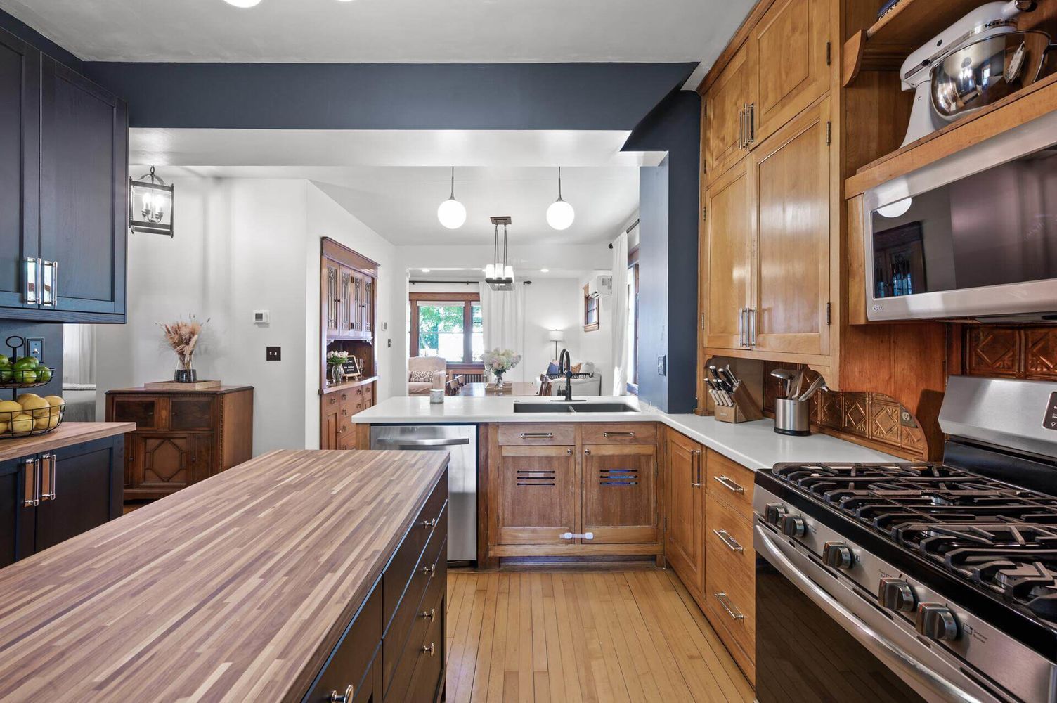 1930 Grand Avenue 16