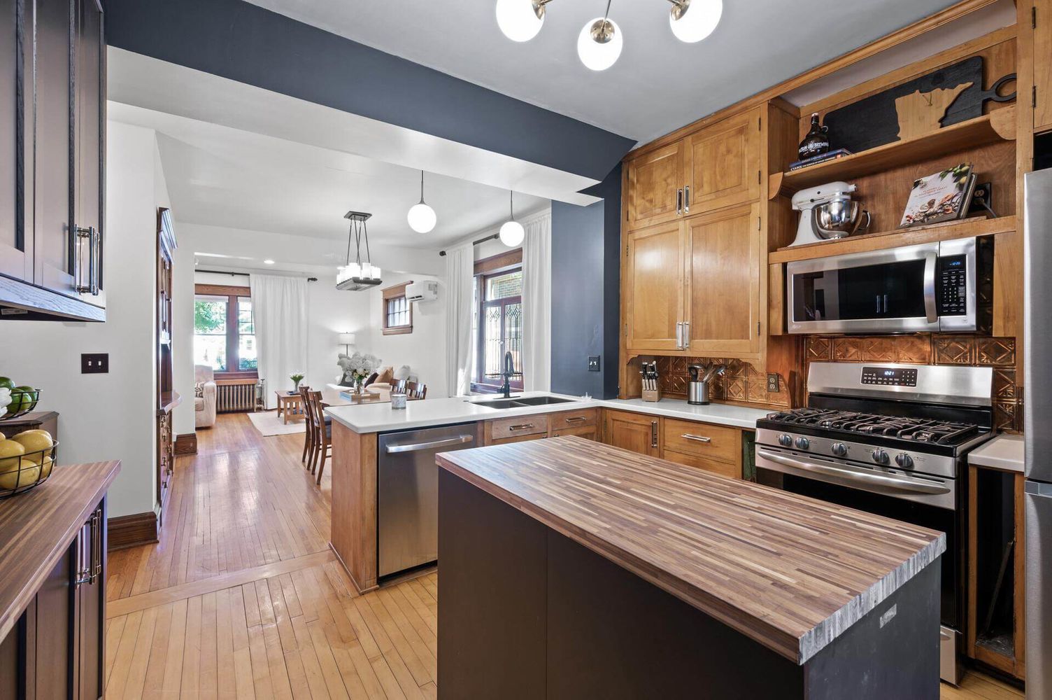 1930 Grand Avenue 17