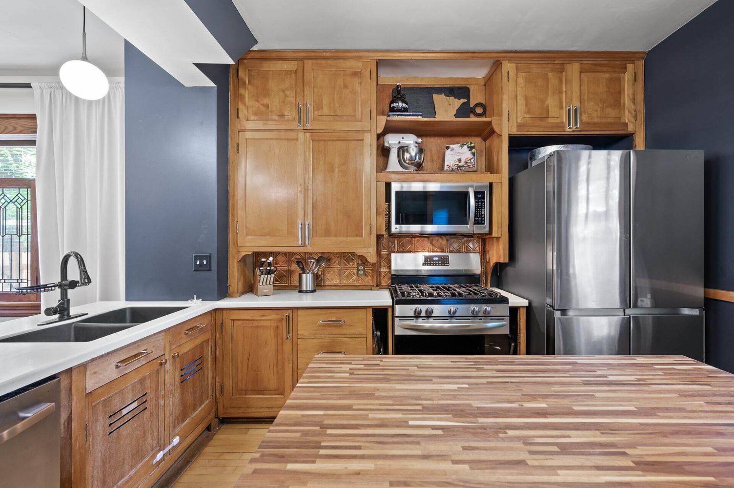 1930 Grand Avenue 18