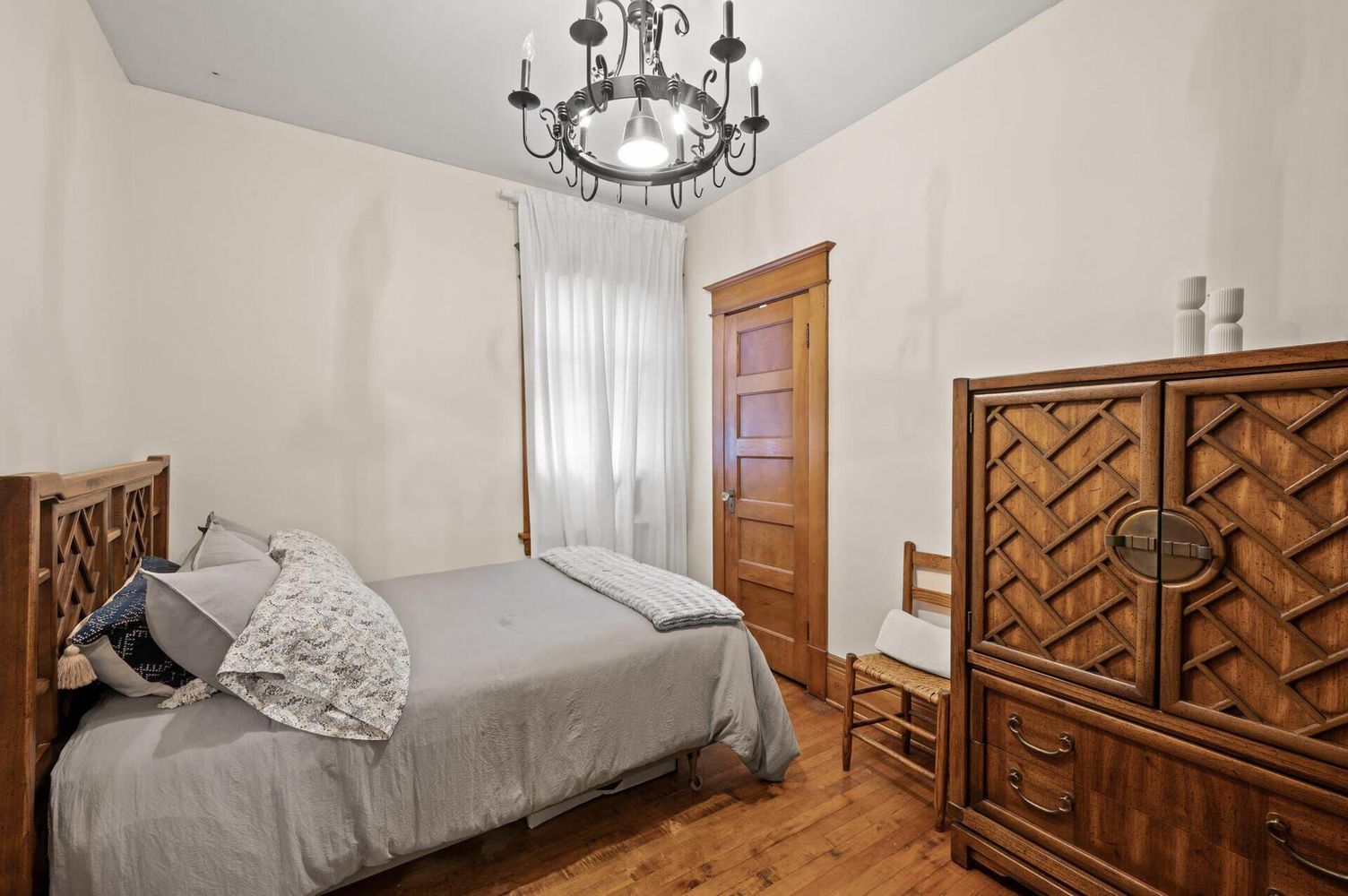 1930 Grand Avenue 20