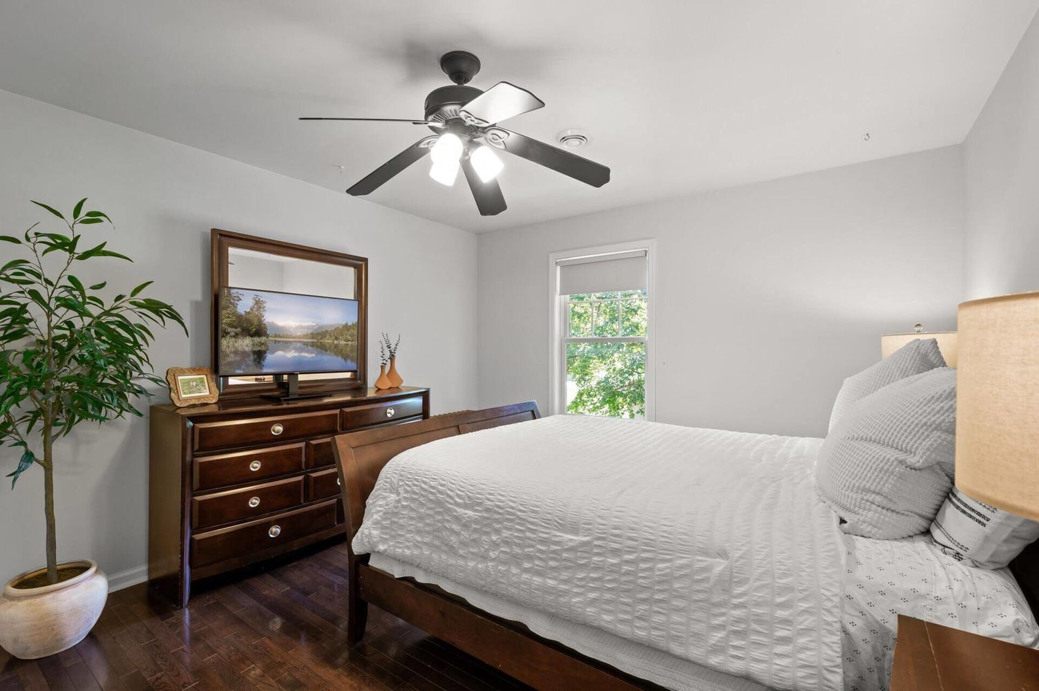 1930 Grand Avenue 24