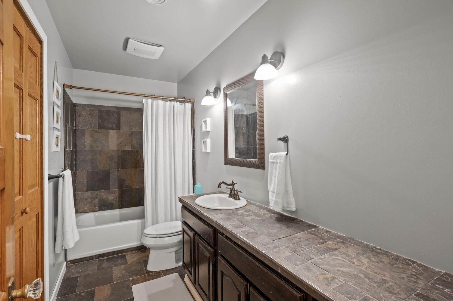 1930 Grand Avenue 26