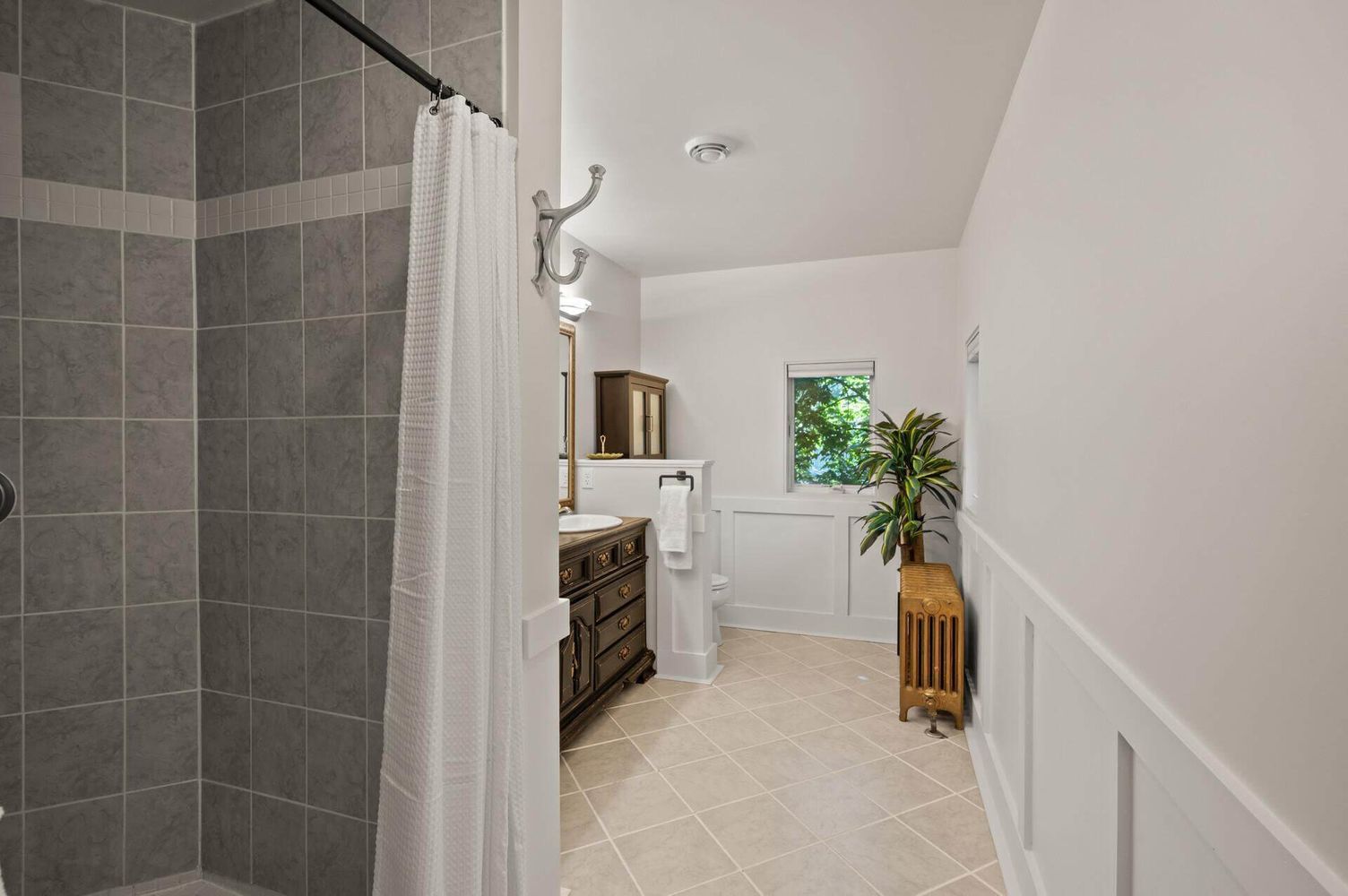 1930 Grand Avenue 31