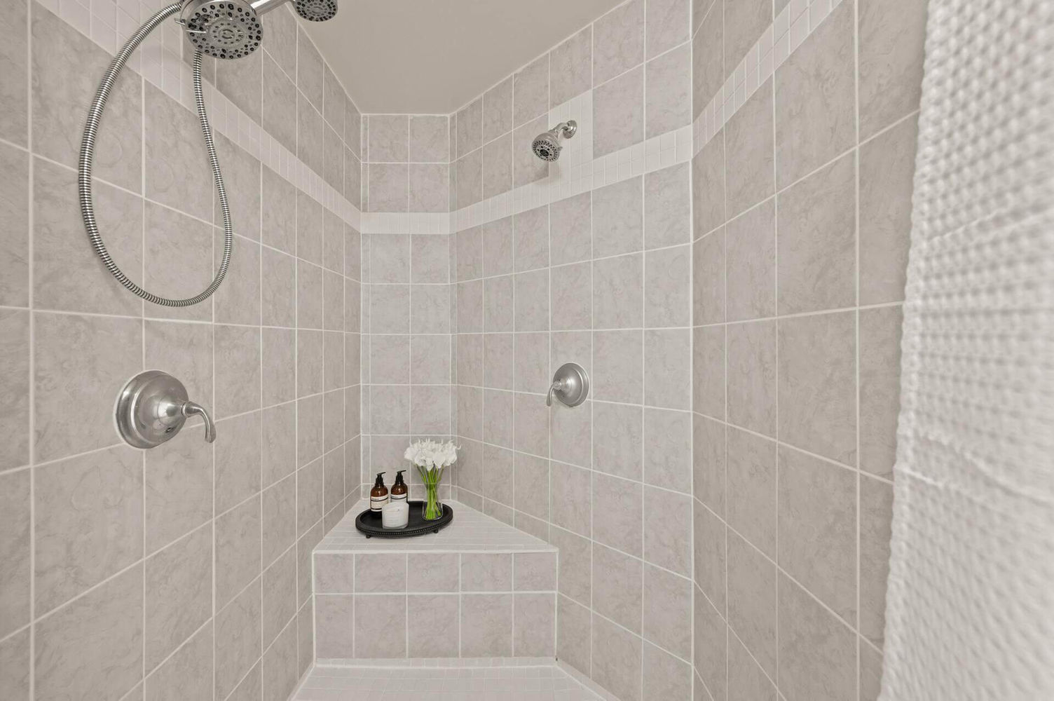 1930 Grand Avenue 32