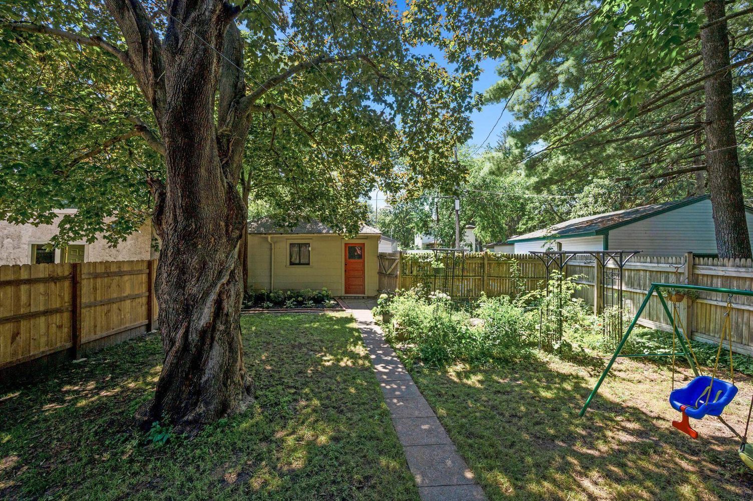 1930 Grand Avenue 47