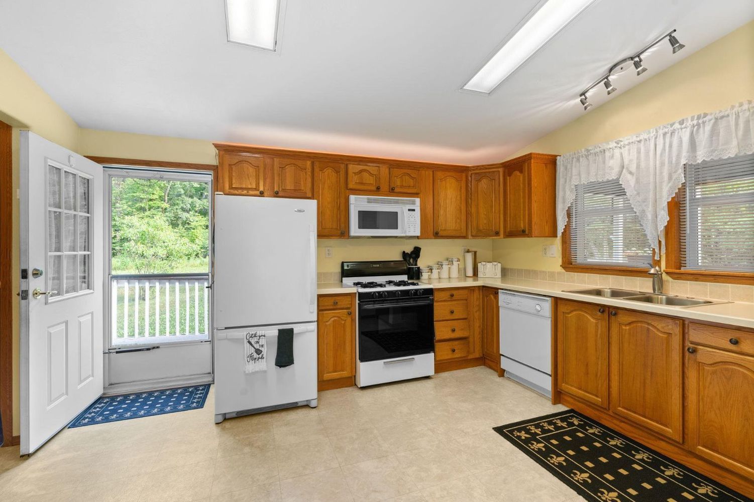 2951 Pomroy Beach Drive 4