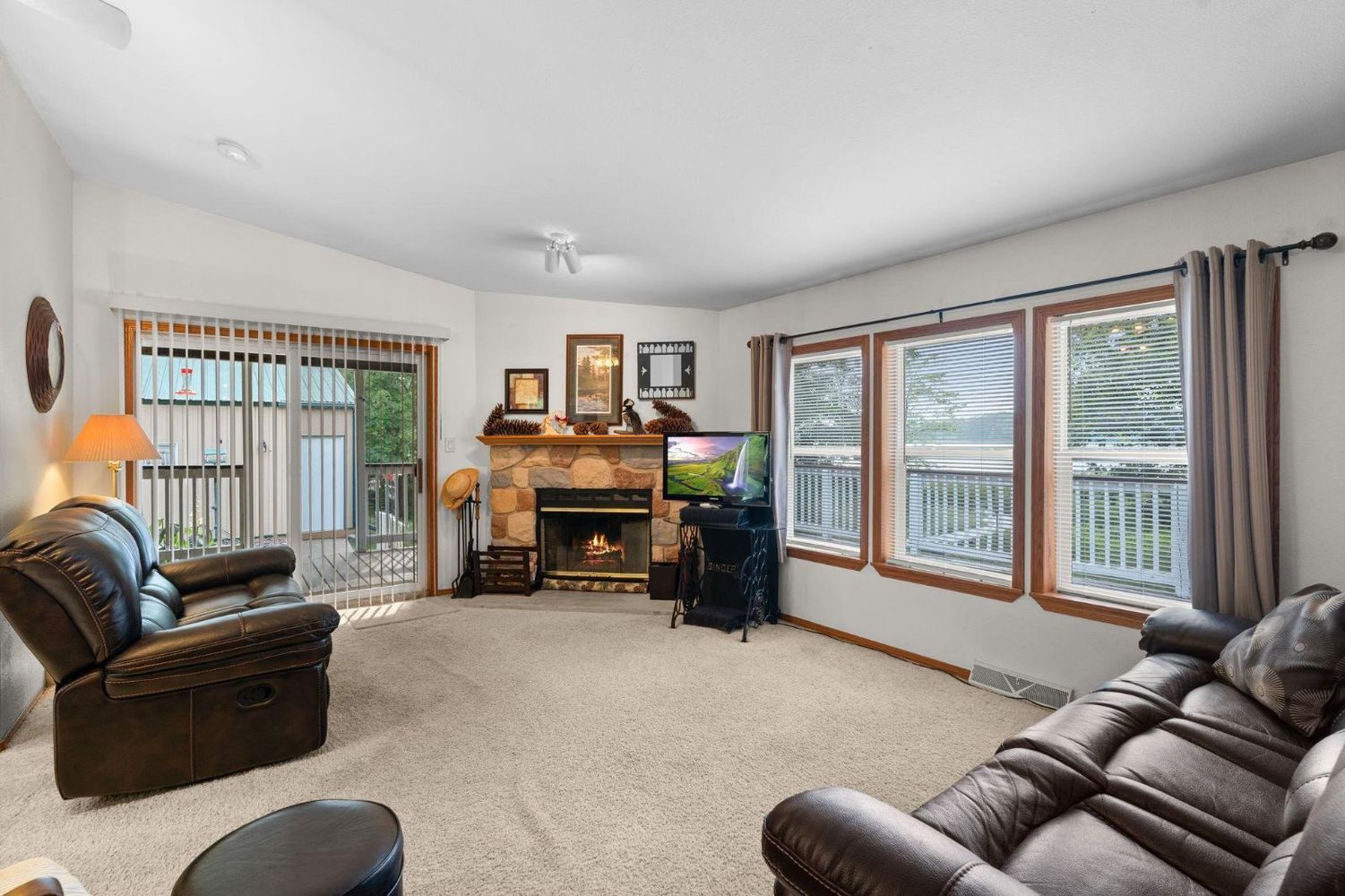 2951 Pomroy Beach Drive 9