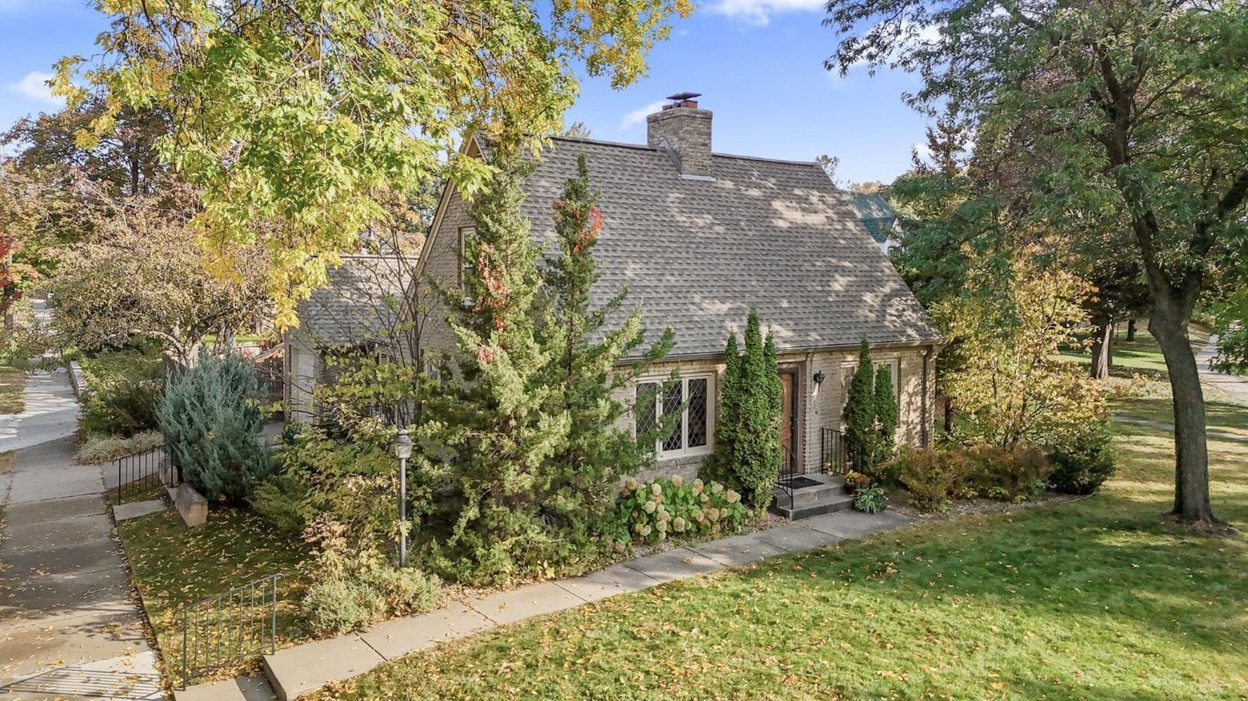 3566 Edmund Boulevard 27