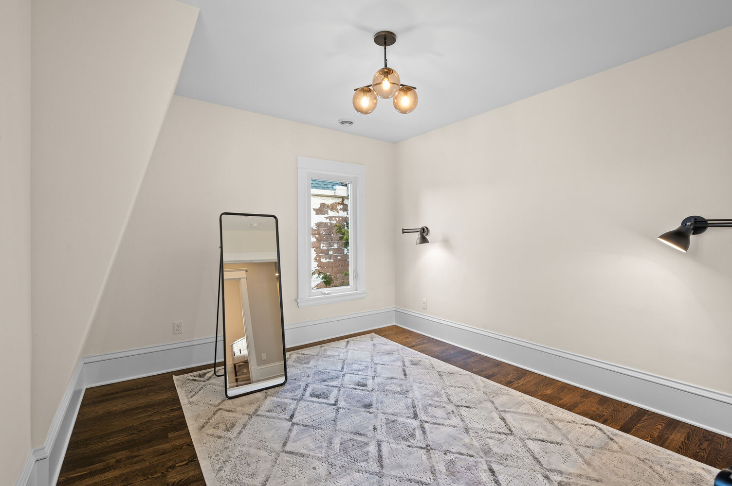 25_3233_Holmes25_mls