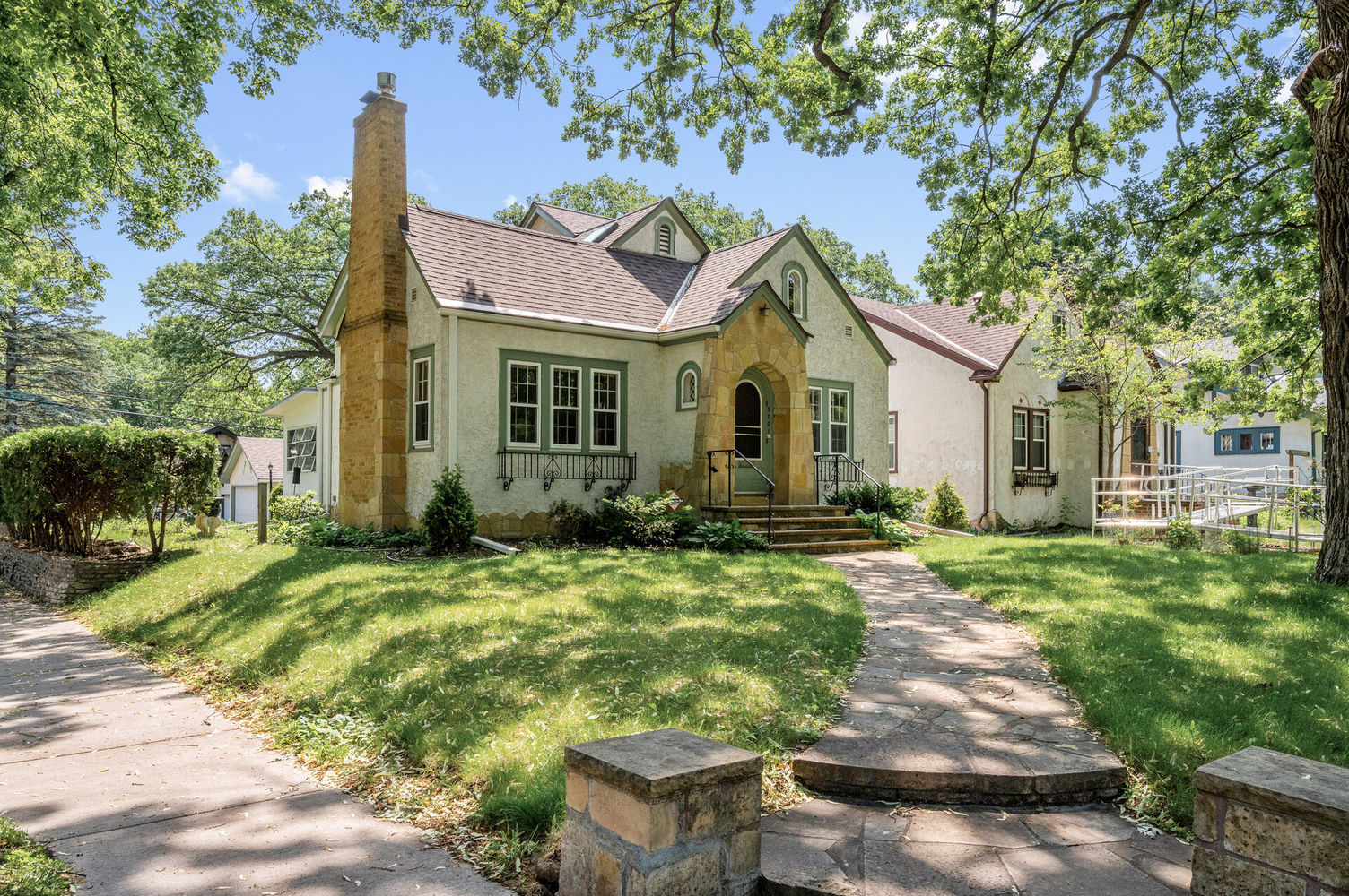 01_3701_45th_ave_s1_mls