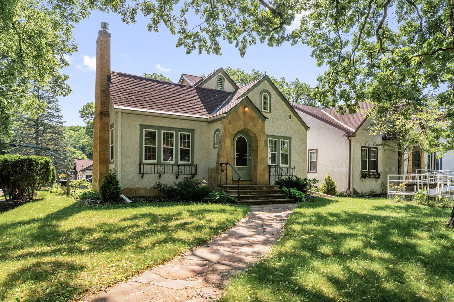 02_3701_45th_ave_s2_mls