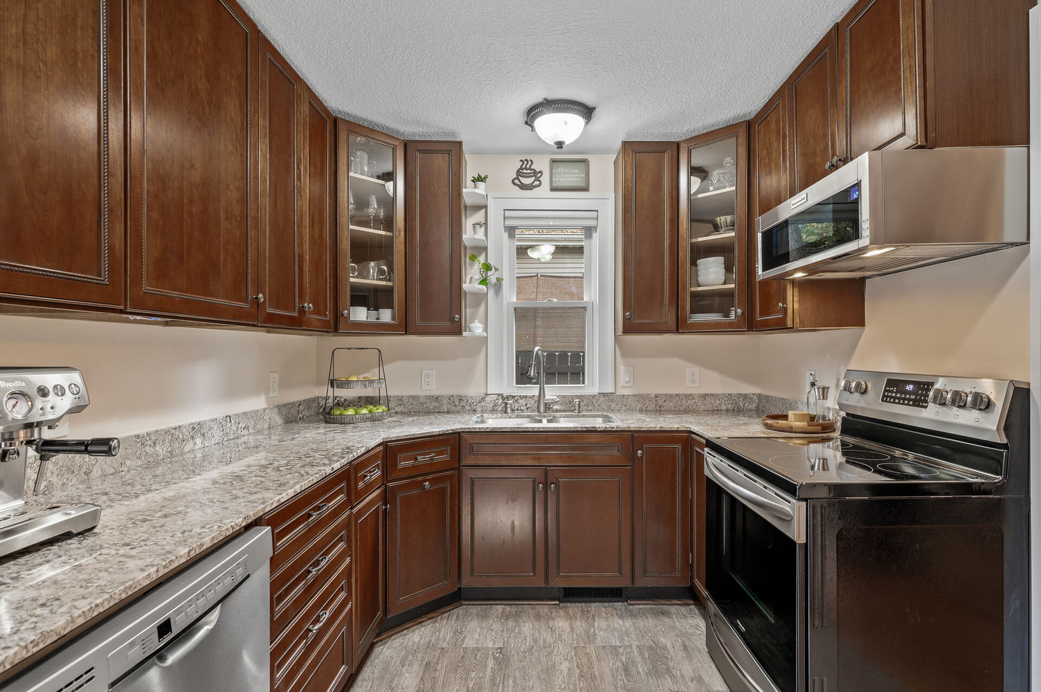 08_3509_43rd_Ave_S8_mls