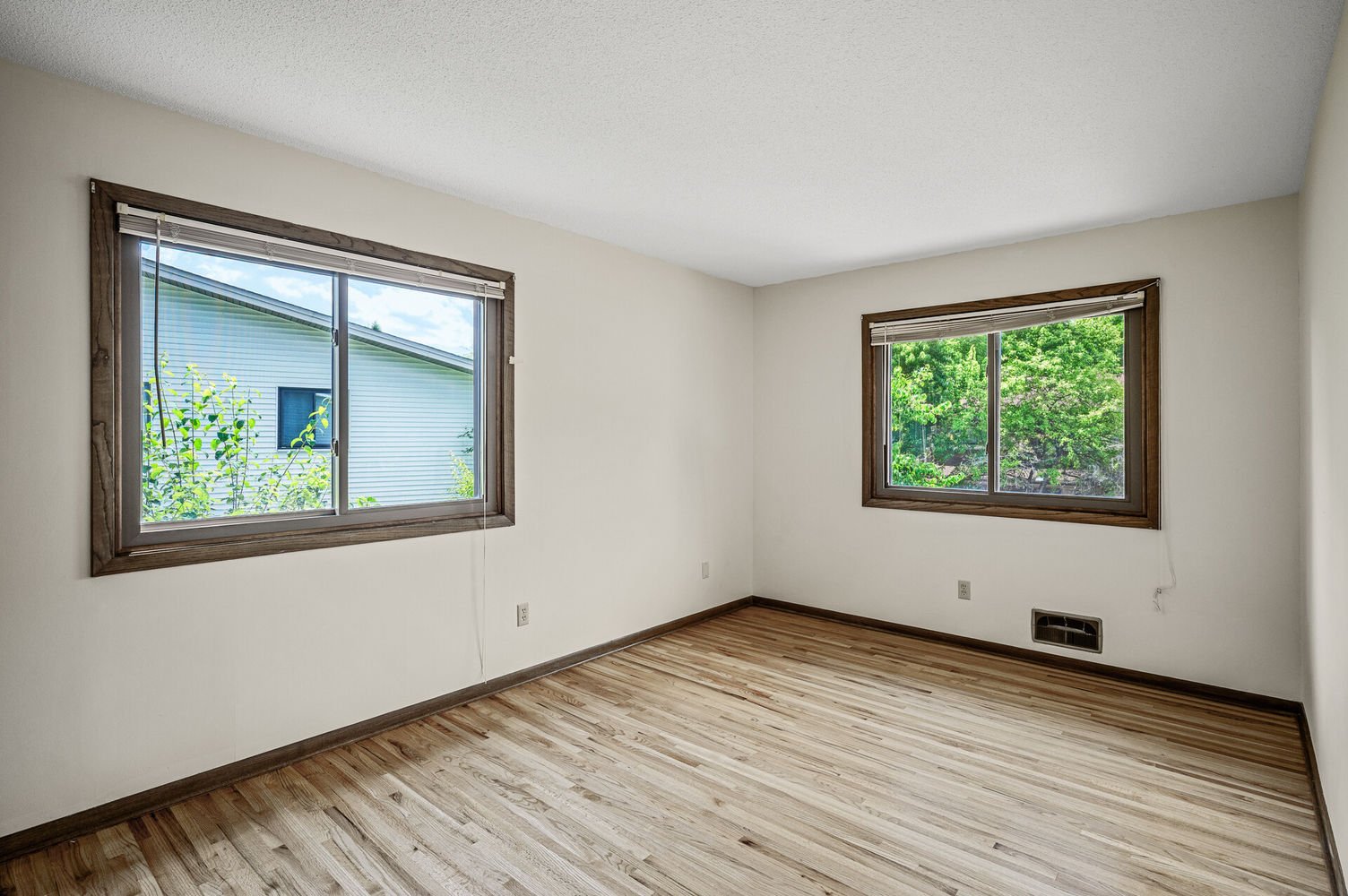 16_4158_Shirlee_Lane_S16_mls