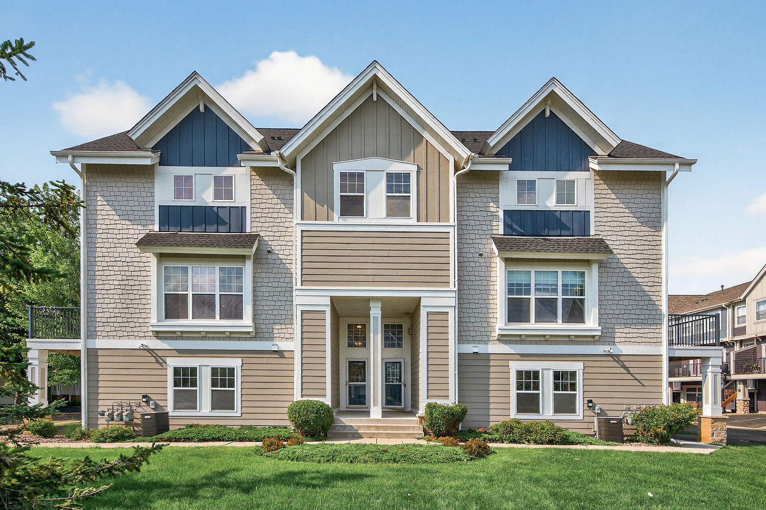 02_15533_Eagle_Shore2_mls