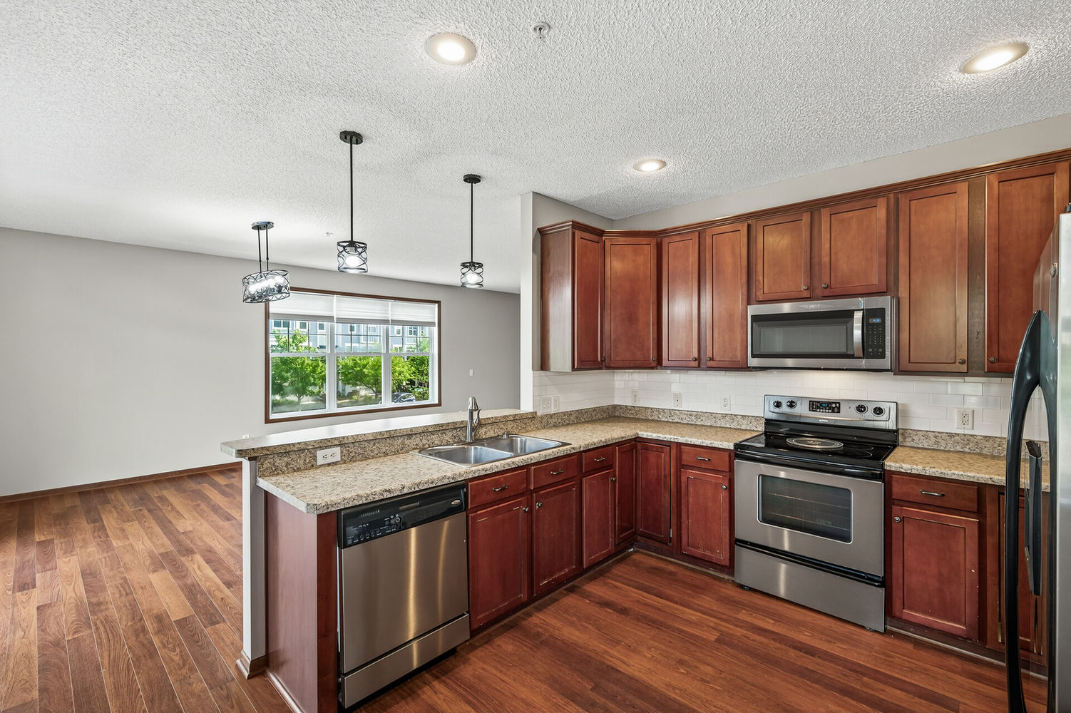 17_15533_Eagle_Shore17_mls