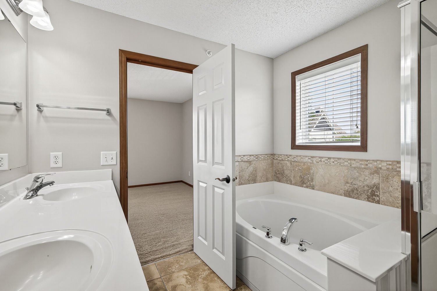 28_15533_Eagle_Shore28_mls