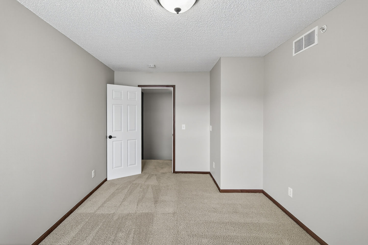 29_15533_Eagle_Shore29_mls