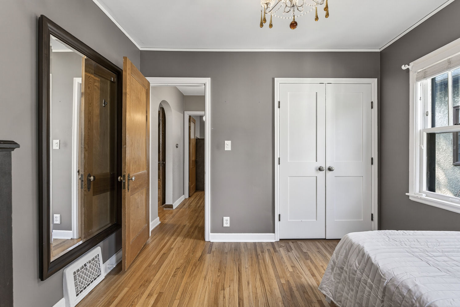 31_3904_44th_Ave_S31_mls