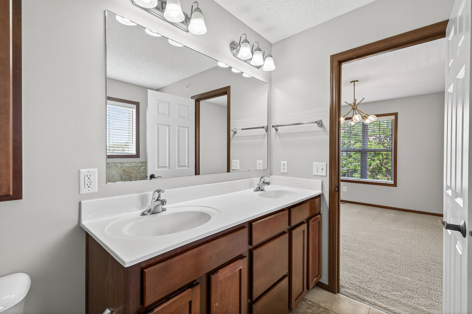 40_15533_Eagle_Shore40_mls