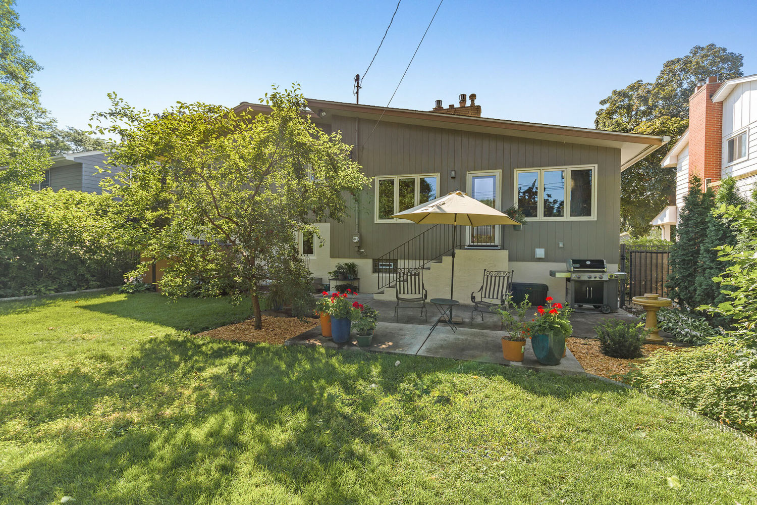 4830_Northrop_Drive6_mls grass