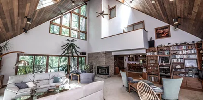 750 Mohican Lane, Mendota Heights