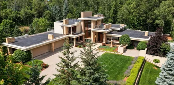 685 Hidden Creek Trail, Mendota Heights