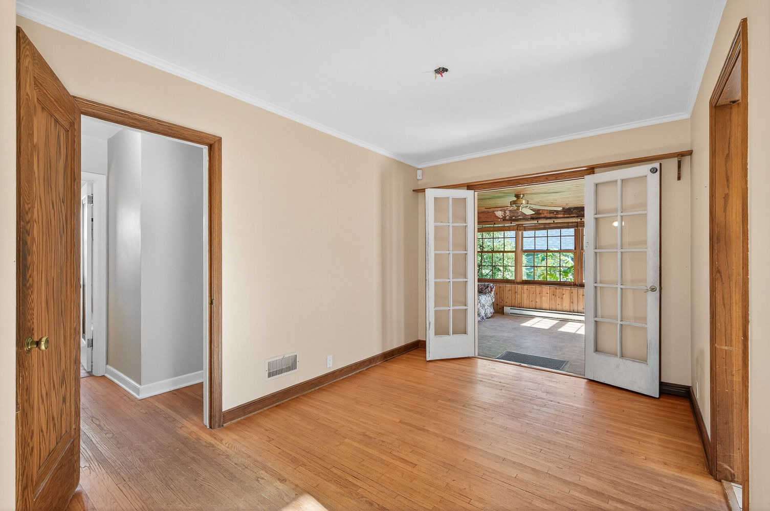 09_3349_45th_Ave_S9_mls