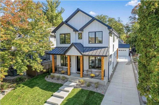 4425 Zenith Avenue S