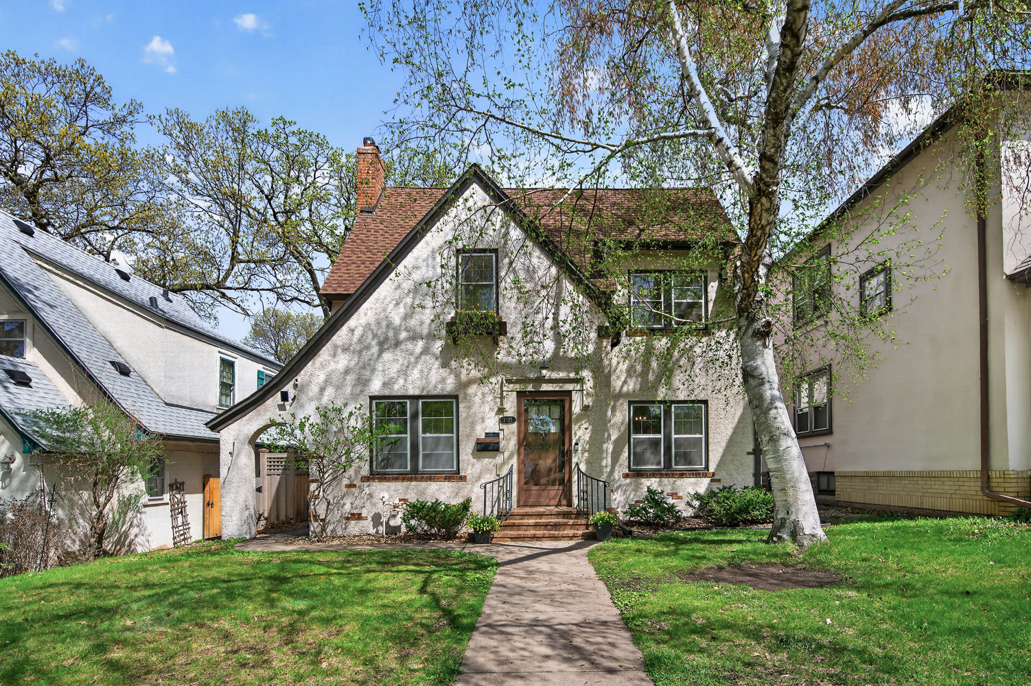 01_2103_Saint_Clair_Ave1_mls