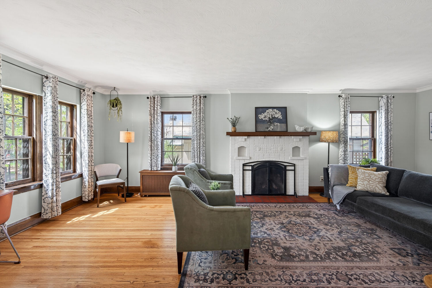 05_2103_Saint_Clair_Ave5_mls