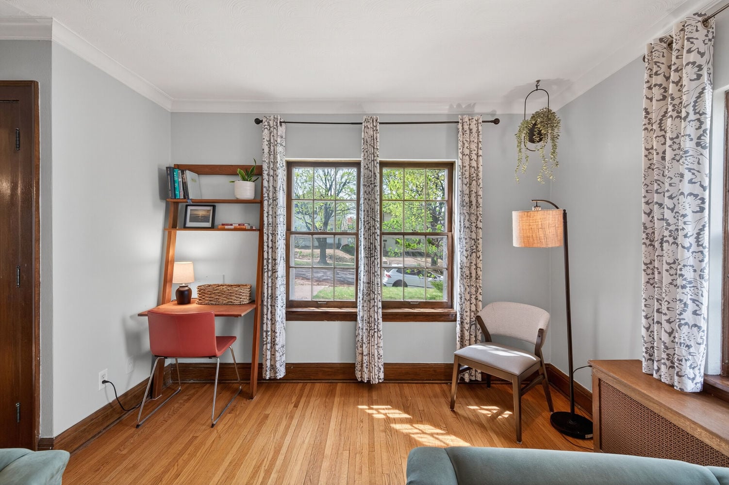 10_2103_Saint_Clair_Ave10_mls